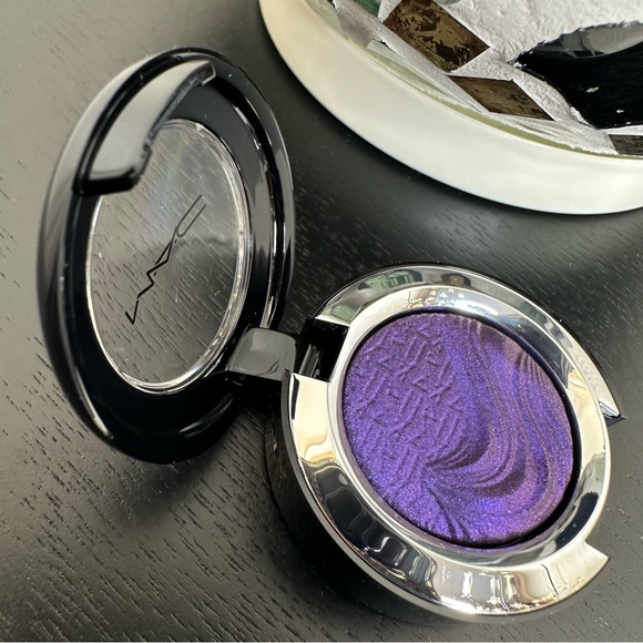 NWOT MAC VIO-LIT Extra Dimension Eyeshadow - Picture 1 of 3